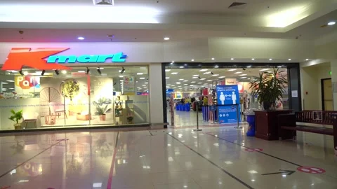 The entry of a Kmart store in Australia during covid19 pandemic Vidéo 136513005