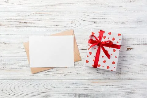 Envelope Mail with Red Heart and gift box over White Wooden Background. Val.. Fotos Stock
