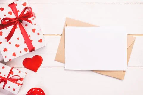 Envelope Mail with Red Heart and gift box over White Wooden Background. Val.. Fotos Stock