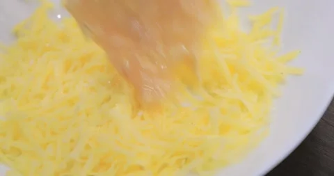 Enveloping meat in cheese Vídeo Stock 144534460