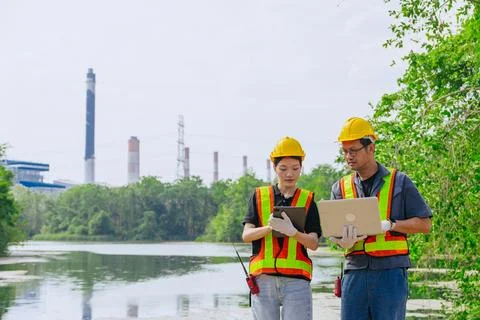 Environment engineer team working survey, inspector industry impact of wate.. Foto stock