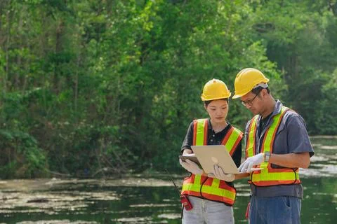 Environment engineer team working survey, inspector industry impact of wate.. Foto stock