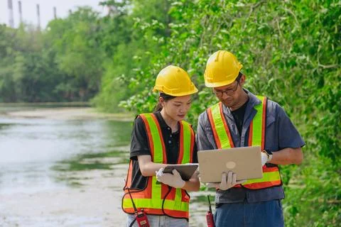 Environment engineer team working survey, inspector industry impact of wate.. Foto stock