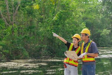 Environment engineer team working survey, inspector industry impact of wate.. Foto stock
