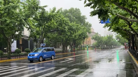 The environment of the intersection in rainy days in Shanghai under lockdown Stock Footage 197408548