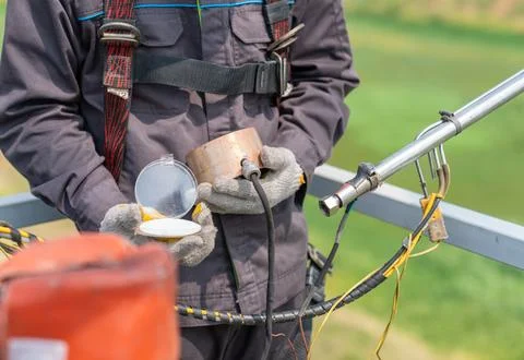 Environment officer install filter in Sampling pipe for sampling air in sta.. Stock-Fotos