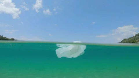 Environmental Issues: plastic waste in the ocean 4k. 動画素材 334660217