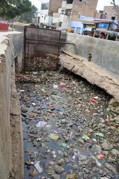 Environmental plastic pollution in the river Stock-Fotos