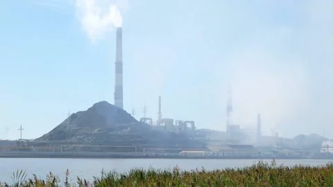 Environmental pollution because of the working plant. Stock-Footage 139980605
