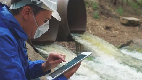 Environmental pollution. man chemist scientist in a respirator mask studies Stock Footage 136811138