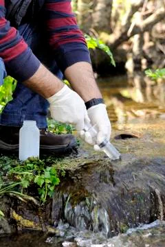 Environmental pollution study of a water course Foto stock
