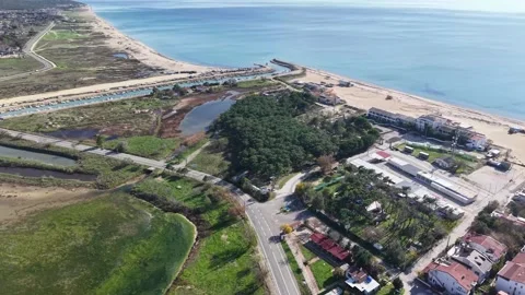 Epic 4K Cinematic Drone View of a Breathtaking Natural Landscape at Golden Hour Stockbeeldmateriaal 331946836