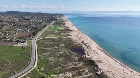 Epic 4K Cinematic Drone View of a Breathtaking Natural Landscape at Golden Hour Stockbeeldmateriaal 331946844