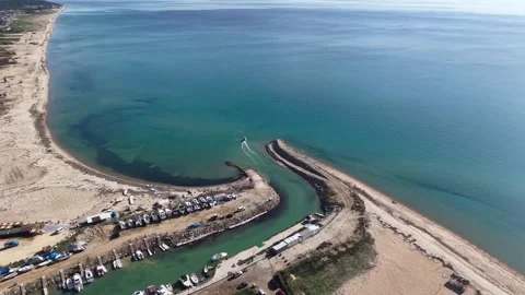 Epic 4K Cinematic Drone View of a Breathtaking Natural Landscape at Golden Hour Vidéo 331946850