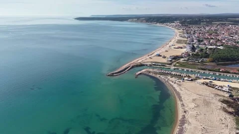 Epic 4K Cinematic Drone View of a Breathtaking Natural Landscape at Golden Hour Vidéo 331946854