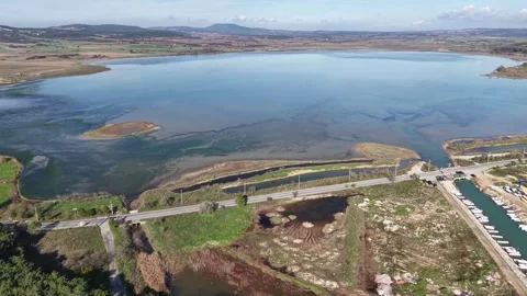 Epic 4K Cinematic Drone View of a Breathtaking Natural Landscape at Golden Hour Stockbeeldmateriaal 331946885