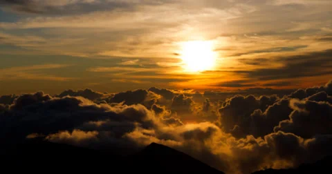 Epic 4K sunrise with clouds formation at 10000ft 動画素材 35151147