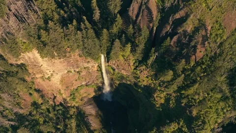 Epic Aerial Drone Multnomah Falls Oregon Washington Columbia Gorge Rainbow 库存影片 280702806