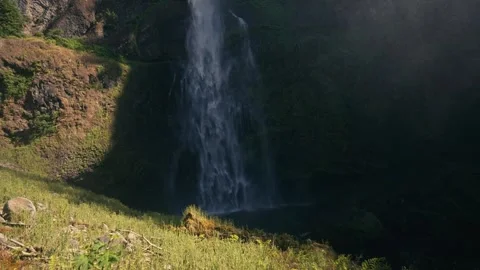 Epic Aerial Drone Multnomah Falls Oregon Washington Columbia Gorge Rainbow 库存影片 280702832