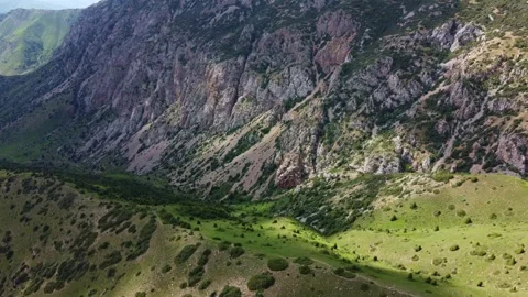 Epic aerial scenery of massive steep rocky cliffs and green hills in Kazakhstan 스톡 동영상 337200367