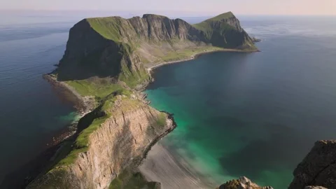 Epic Aerial View of Dramatic Green Cliffs and Turquoise Sea 動画素材 337806540
