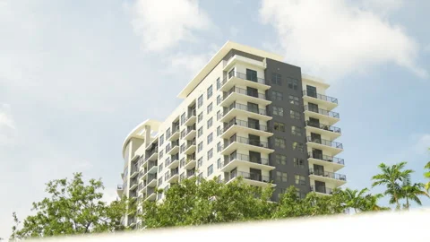 Epic and luxurious condo building in downtown miami during a bright sunny day Video stock 249884380