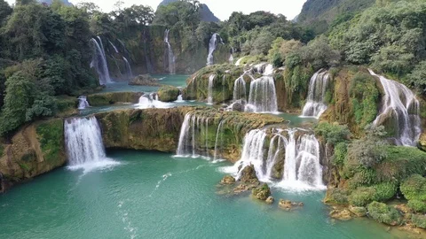 Epic Ban Gioc Waterfall Between Vietnam and China Aerial Drone Video Vídeos de archivo 125503320