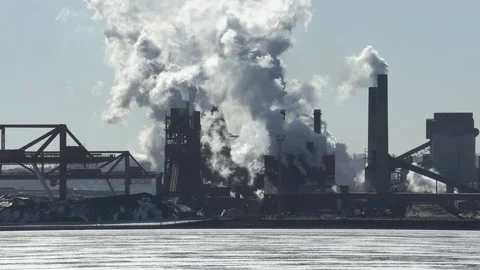 Epic carbon and emissions spewing pollution from industrial smokestack Video stock 169410355
