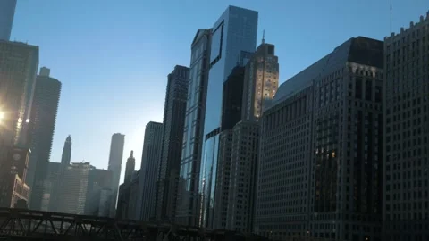 Epic Chicago City Panning Down Cinematic Slow Mo 4K Vídeo Stock 347920799