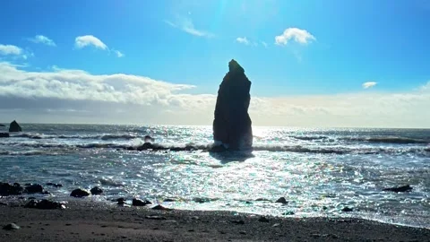 Epic Coastline of Ireland dramatic sea stack on Copper Coast Waterford spring 库存影片 330885077