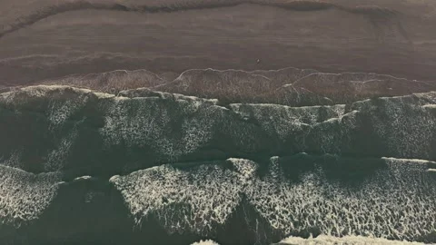 Epic Drone Aerial shot of Beach overhead waves South Carolina Vidéo 280507987