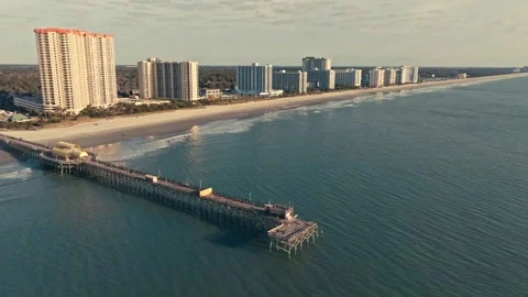 Epic Drone Aerial shot of Beach and Hotels in Myrtle Beach South Carolina Vidéo 280508074