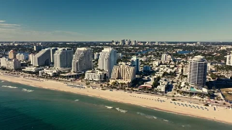 Epic Drone Aerial shot of Beach and Hotels in Fort Lauderdale Blue Ocean Stockbeeldmateriaal 280701460