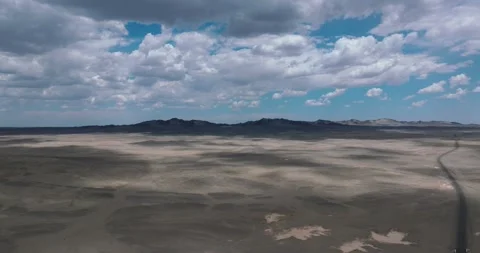 Epic Drone Establishing Shot Barren Colorful Badlands Valley 库存影片 336942663