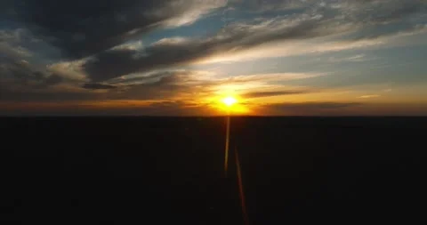 Epic Drone Establishing Shot Barren Colorful Badlands Valley 스톡 동영상 336942665