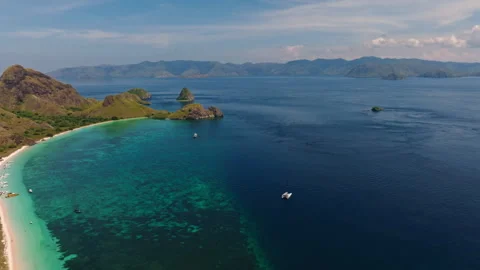 Epic Drone Panorama of Pink Beach and Clear Ocean, Indonesia Video stock 317208261
