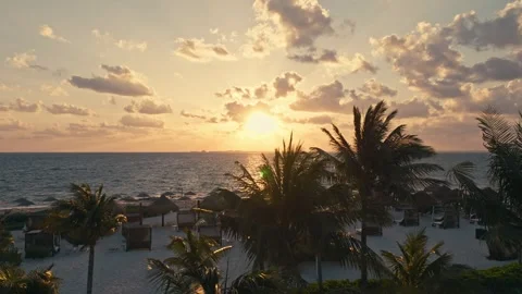 Epic Drone Sunrise over the ocean beach on the coast of Mexico Vacation 库存影片 280704255