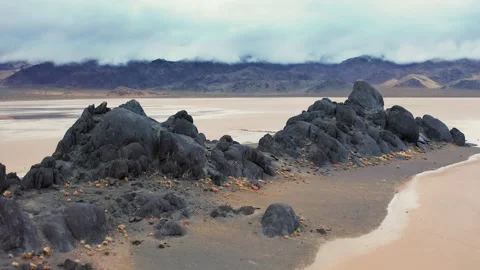 Epic drone view of the Death Valley Park on rainy cloudy day. Motion background Stockbeeldmateriaal 136718383