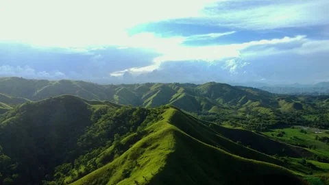 Epic Drone View of Rolling Green Mountain Peaks in the Philippines Vídeos de archivo 341357668