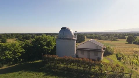 Epic Drone Zoom Out From Observatory Into Sunset Vineyard Landscape Video stock 334940437