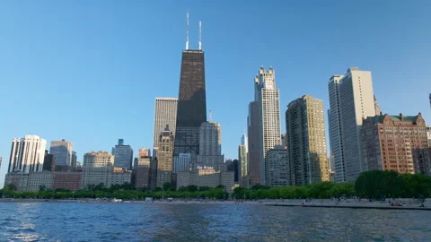 Epic flying camera shot of Chicago and lake Michigan Stock-Footage 246653180