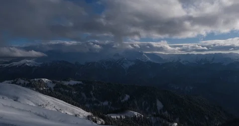 Epic gloomy storm clouds moving fast over dark blue sky background. Timelapse. Vidéo 101734400
