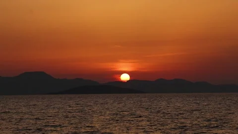 Epic Golden Hour Sun Setting Behind Islands Along Bodrum Coast 4K 動画素材 344057099