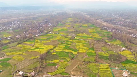 Epic high-altitude drone flight toward Himalayan mountain range. Видео 333801016