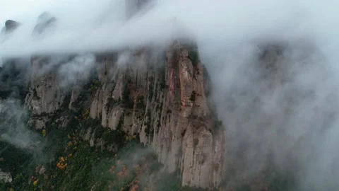 Epic hyper lapse of fog moving over mountain peaks, dramatic time lapse of Stock Footage 165164225
