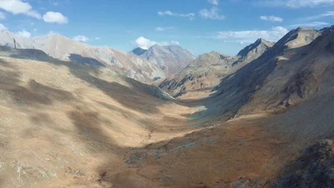 Epic landscapes in the mountains Vídeos de archivo 126755393