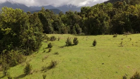 Epic Low-Altitude Parallax Drone Flight Over Patagonian Mountain Valley Vídeo Stock 333773914