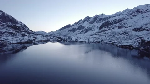 Epic mountain lake in winter Video stock 170194474
