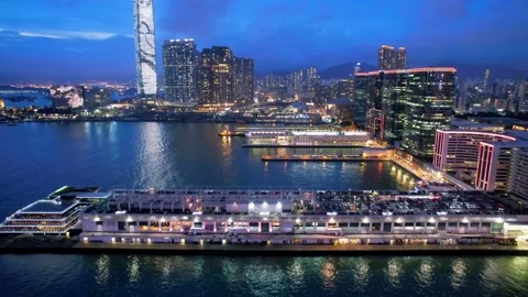 Epic night of the Star Ferry Pier in Tsim Sha Tsui, Hong Kong Video stock 197239633