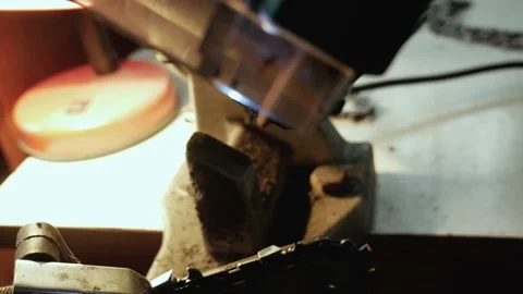 Epic Onboard shot of Electric Sharpening of the Chainsaw blade In Lamp Light Video stock 131313532